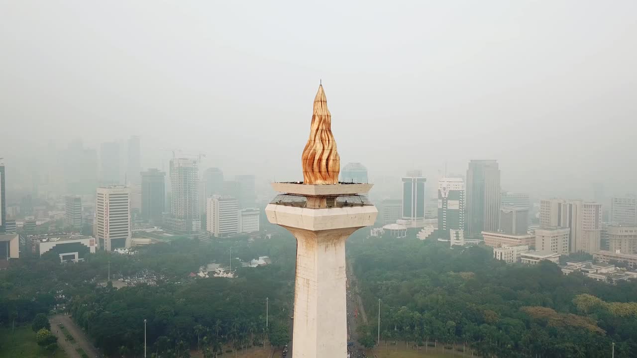 国家纪念碑上的独立火焰视频素材