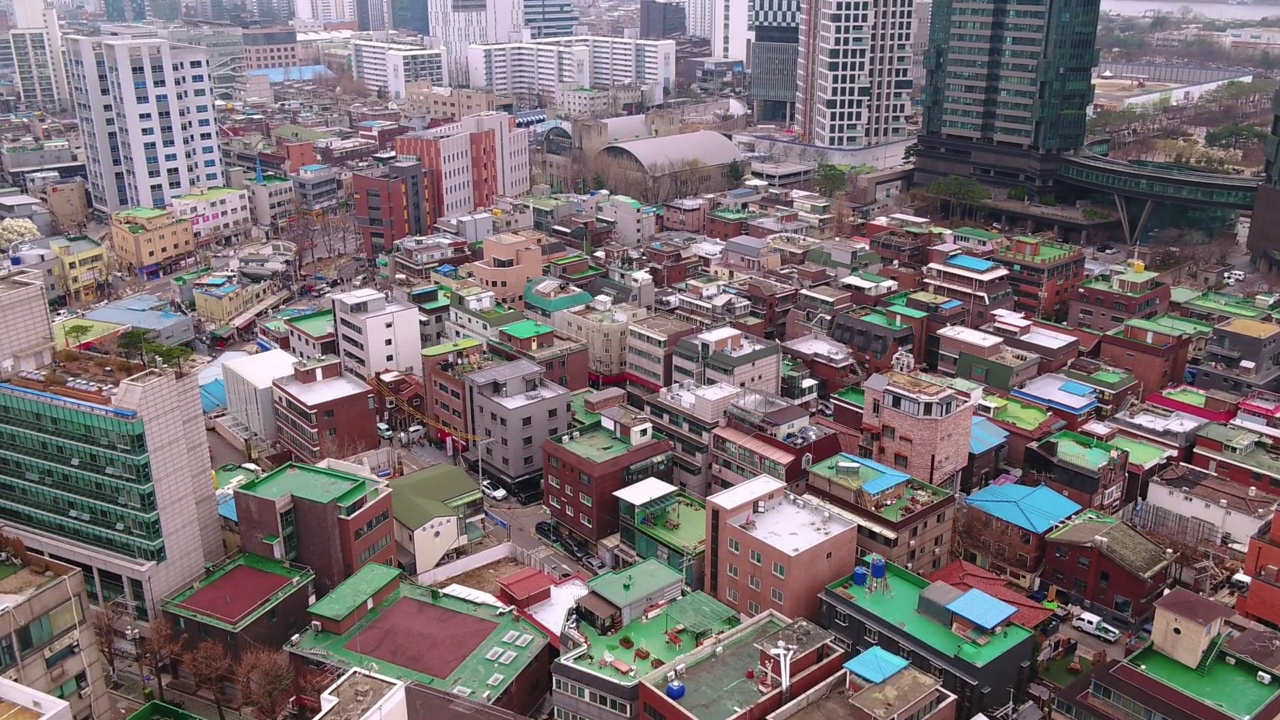 韩国首尔圣水区/城东区市中心的摩天大楼和住宅区视频素材