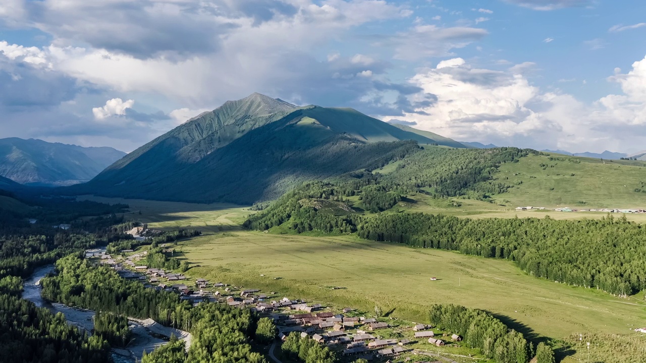 空中拍摄的新疆山区自然景观视频素材