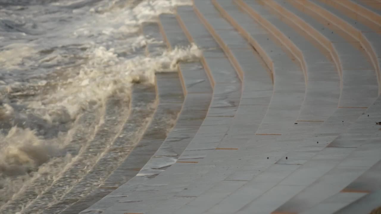 黑泽海岸线的全球流量视频素材