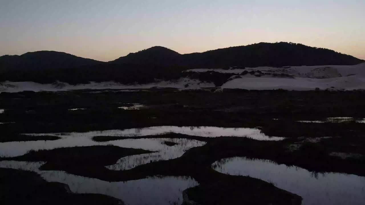 黎明时分的华金纳沙丘，是Florianópolis城市地区大西洋森林沙丘的避难所视频素材