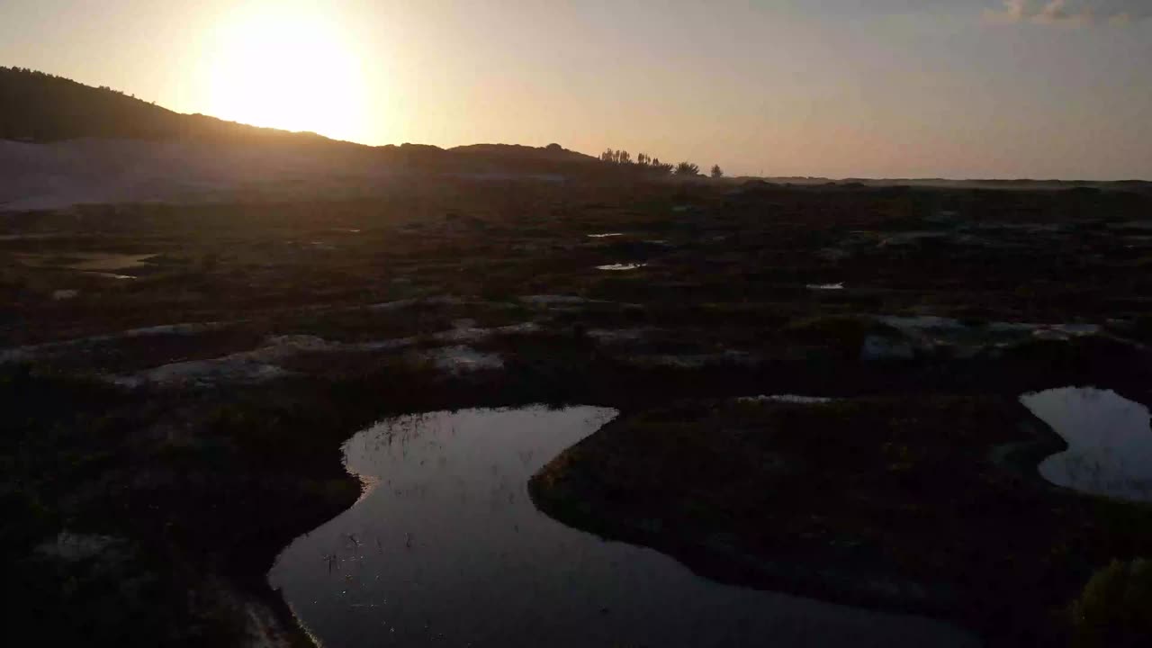 黎明时分的华金纳沙丘，是Florianópolis城市地区大西洋森林沙丘的避难所视频素材