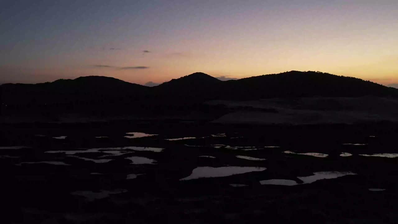 黎明时分的华金纳沙丘，是Florianópolis城市地区大西洋森林沙丘的避难所视频素材