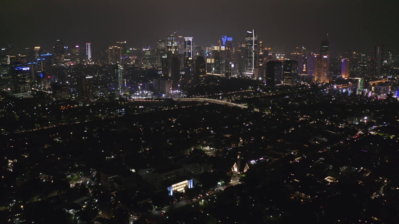 有着摩天大楼和夜光的雅加达视频素材