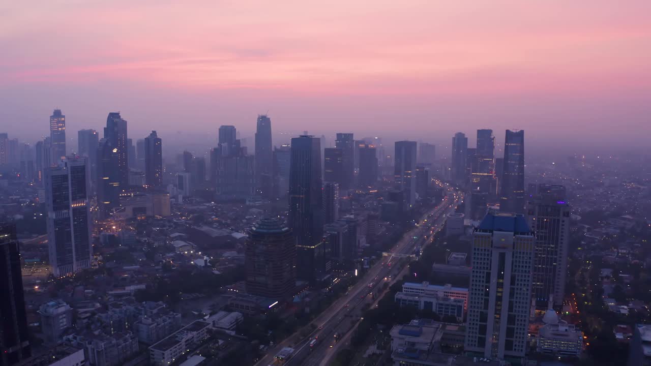 雅加达拂晓时空中的天际线视频素材