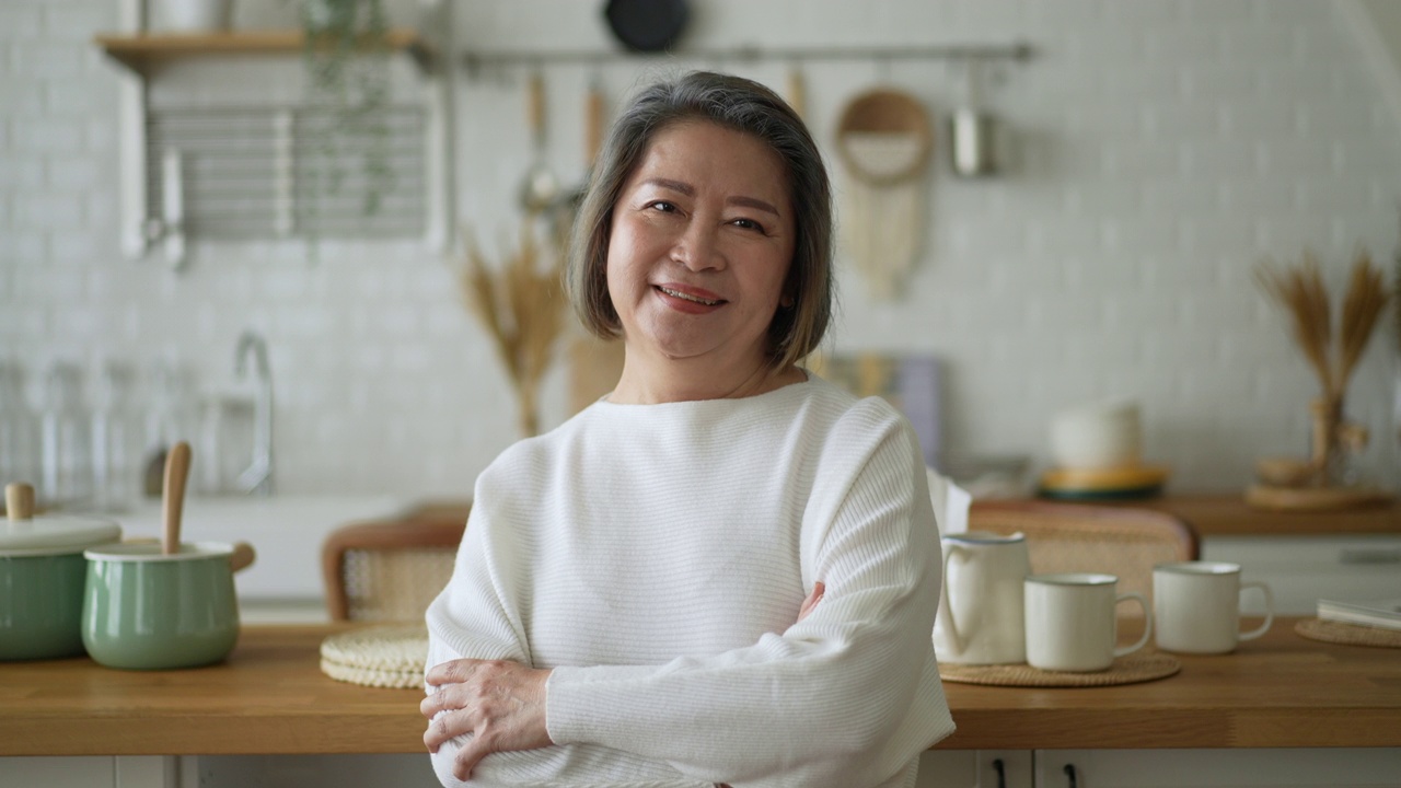 老年女性退休生活的幸福视频素材