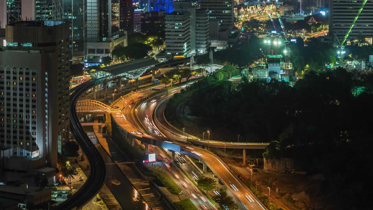 时间推移视图的城市景观和夜间交通在吉隆坡中心，马来西亚视频素材