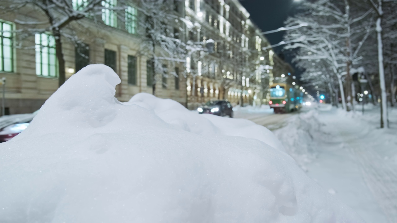 暴风雪过后，赫尔辛基市中心的街道视频素材