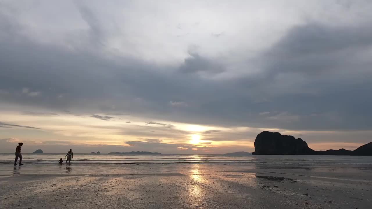 时间在海边流逝视频下载