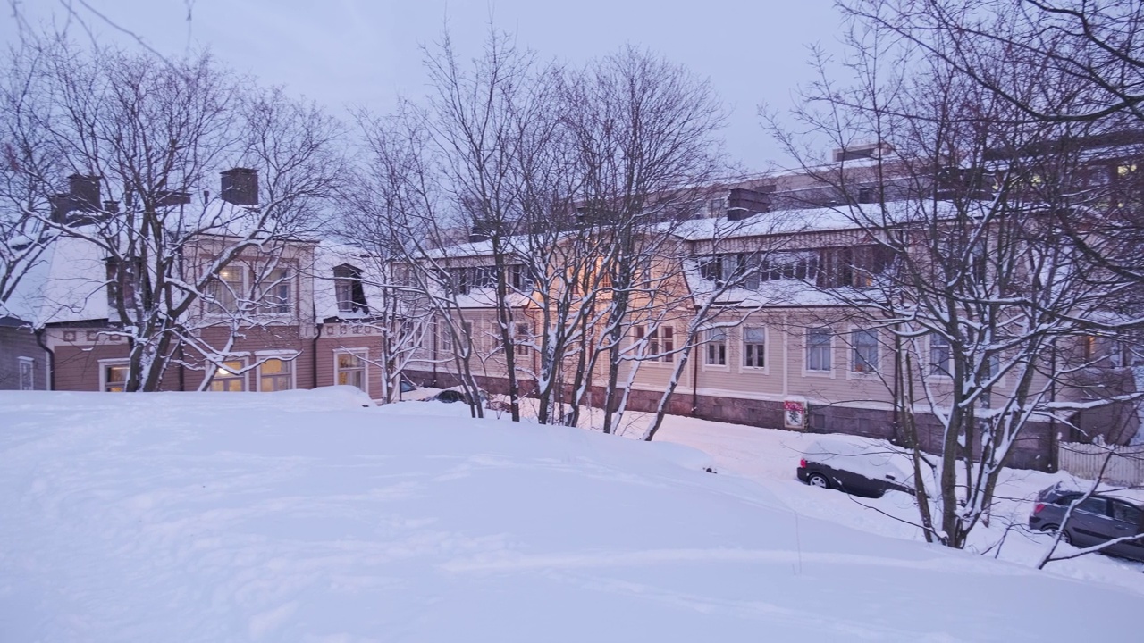 在雪天的冬天，普瓦里拉社区的景色视频素材