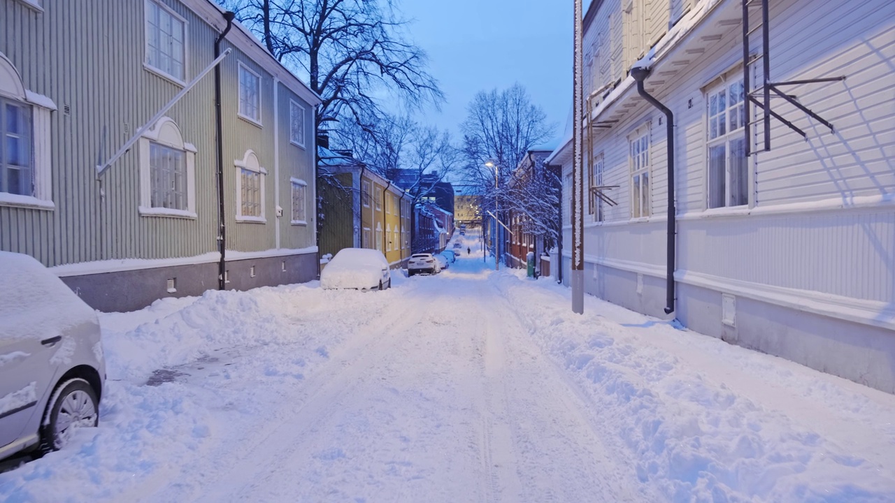 在雪天的冬天，普瓦里拉社区的景色视频素材