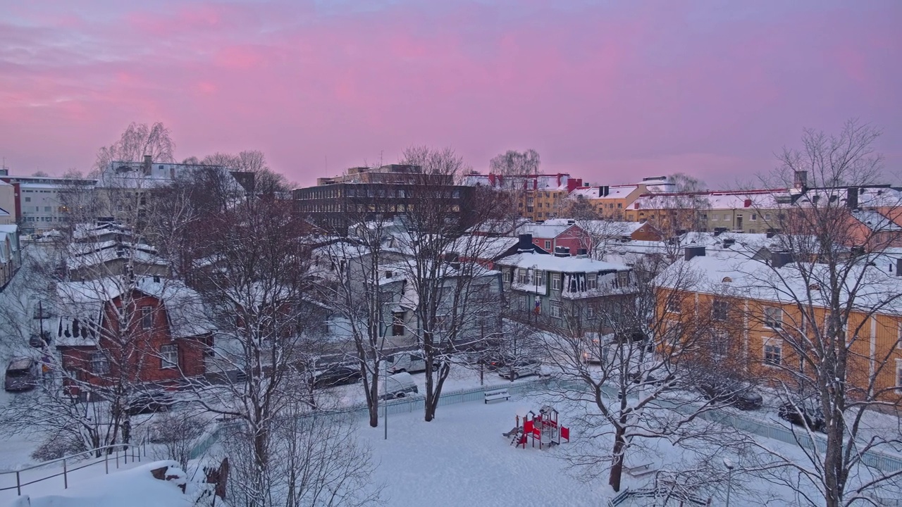 在雪天的冬天，普瓦里拉社区的景色视频素材