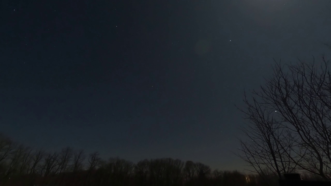 星空在冬季夜空、宇宙外太空的运动和旋转视频素材