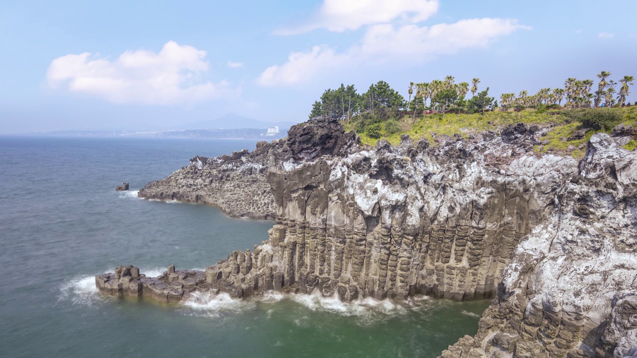 韩国济州岛延时4K，大浦Jusangjeolli悬崖的景观延时视频素材