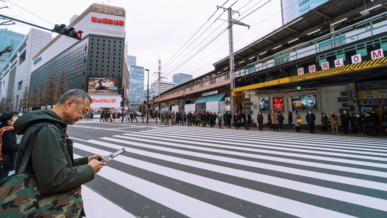 日本东京，行人过十字路口的时间流逝视频素材