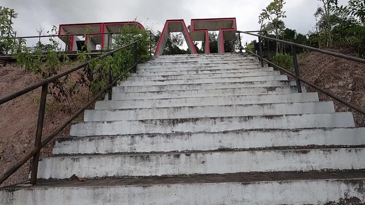 通往特拉特省的道路在这里有特拉特的信。视频素材