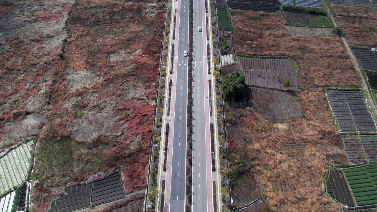 从上面看田野和农场视频素材