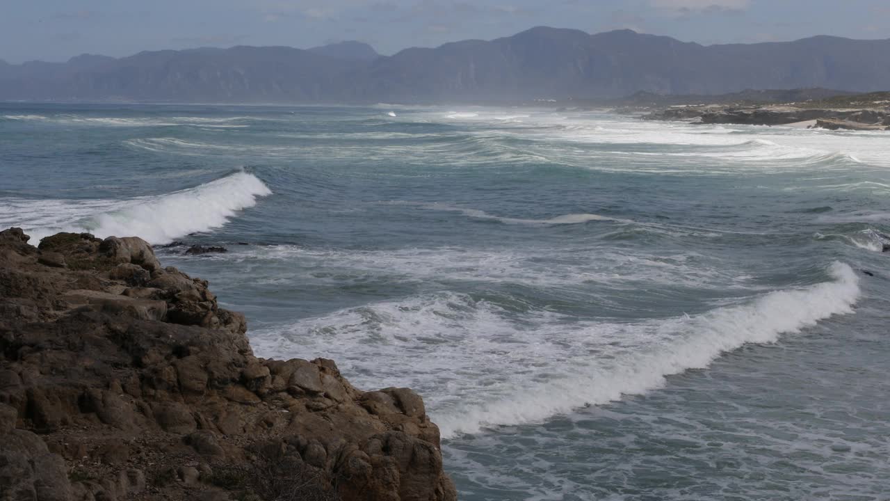 岩石海岸，沃克湾自然保护区视频素材