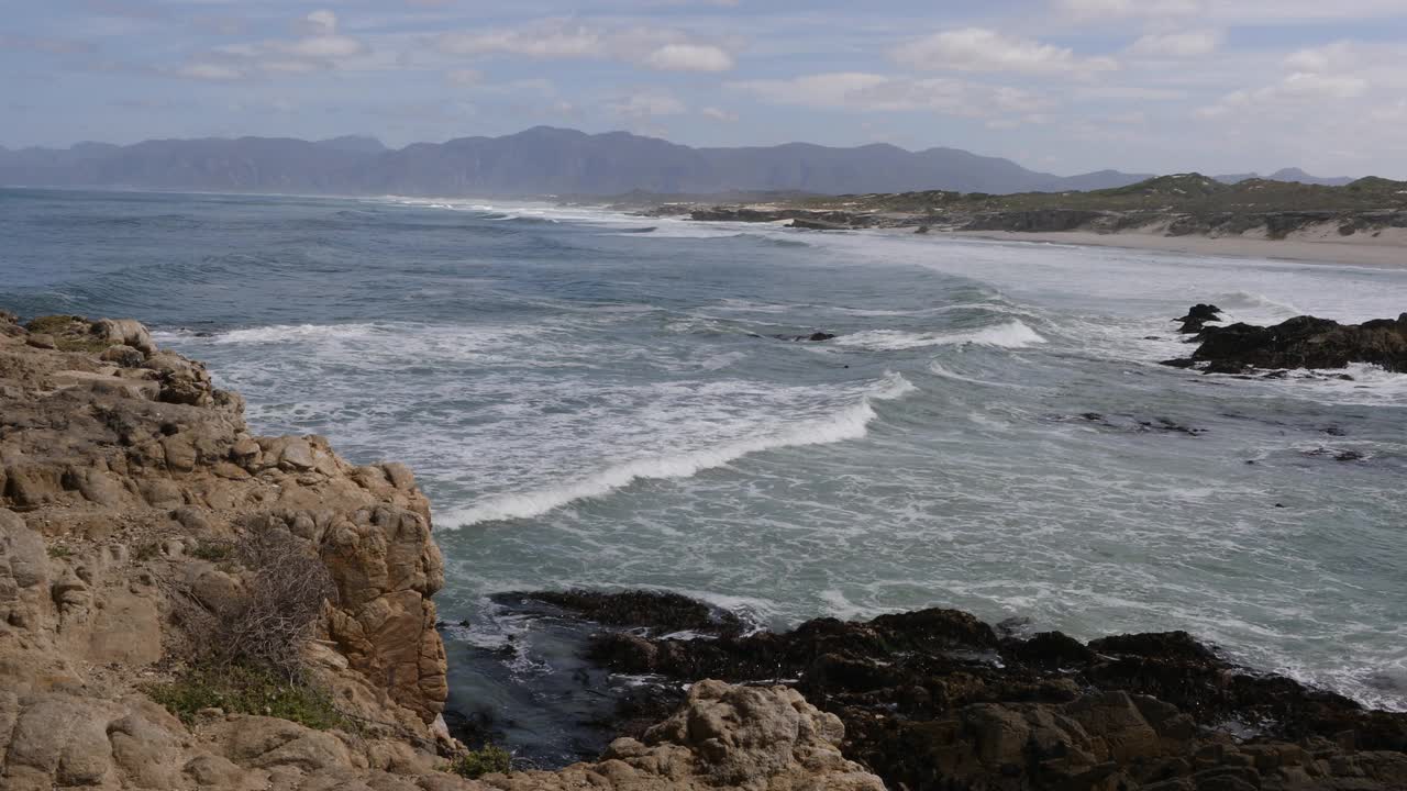 岩石海岸，沃克湾自然保护区视频素材