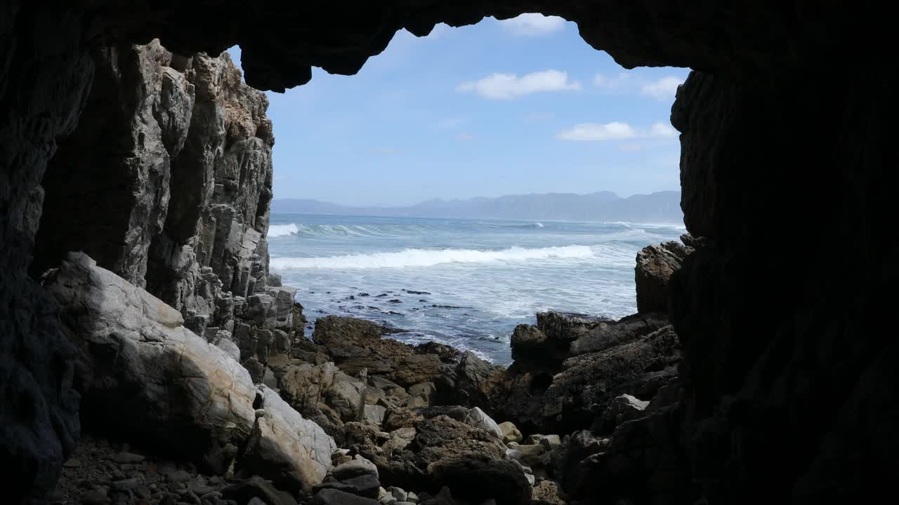 岩石海岸，沃克湾自然保护区视频素材