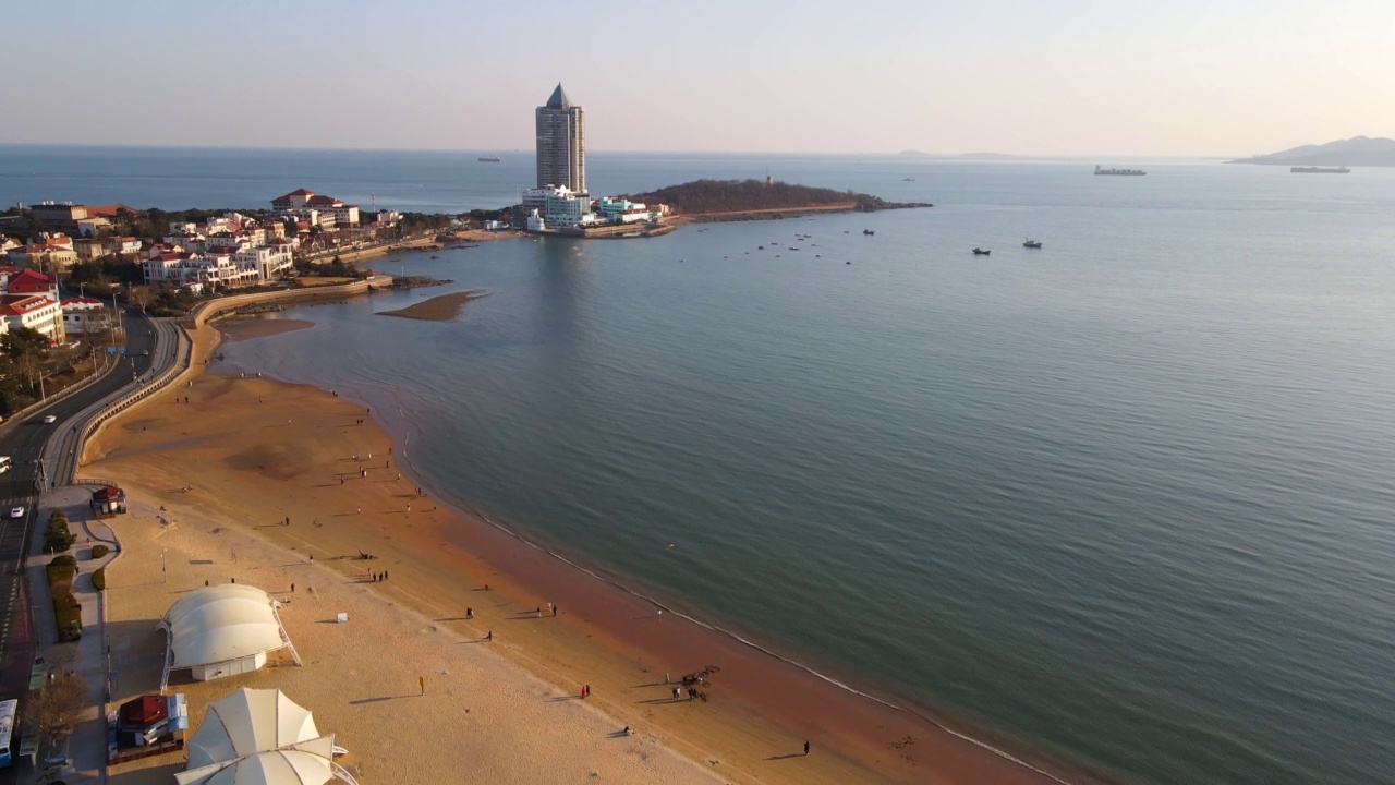 航拍青岛海湾地区建筑景观天际线视频素材