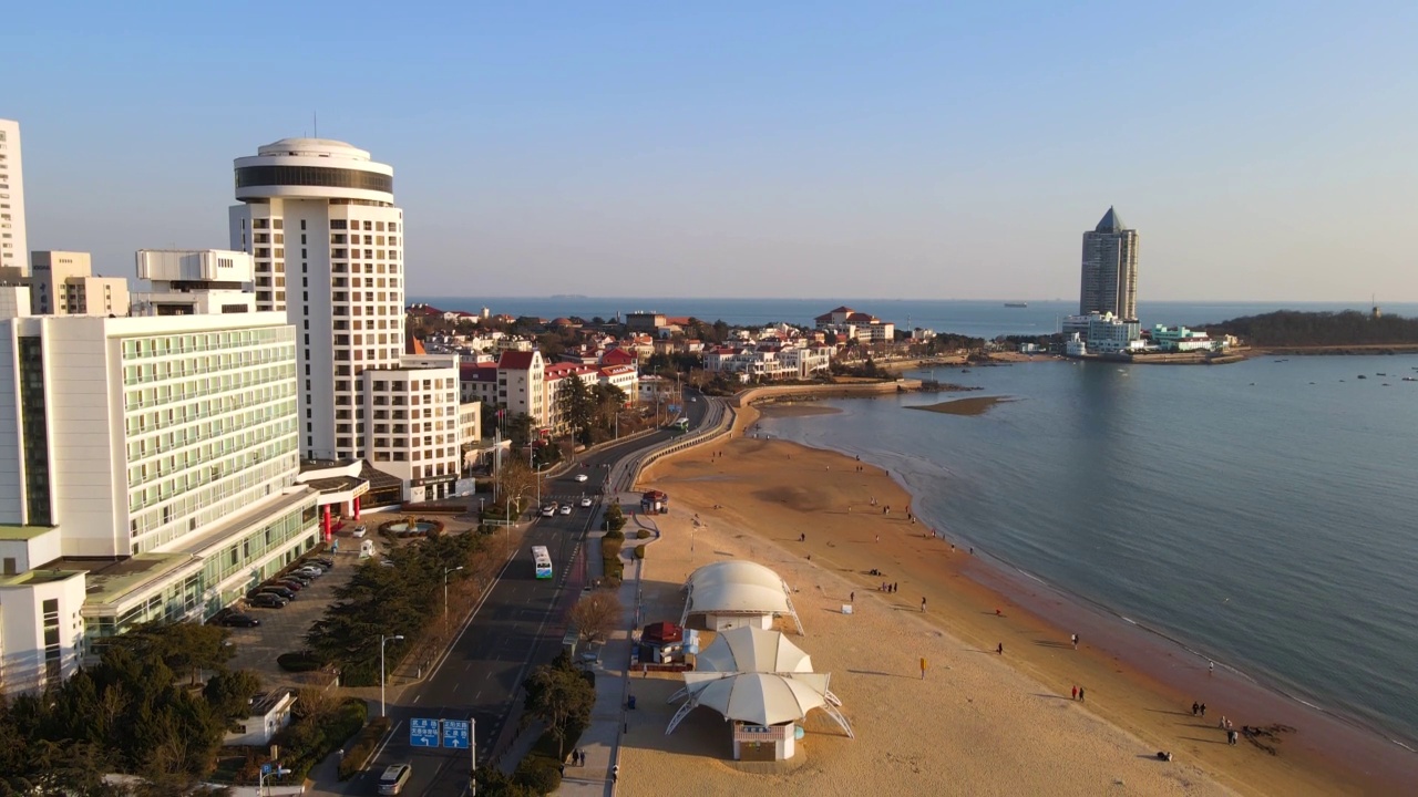 航拍青岛海湾地区建筑景观天际线视频素材