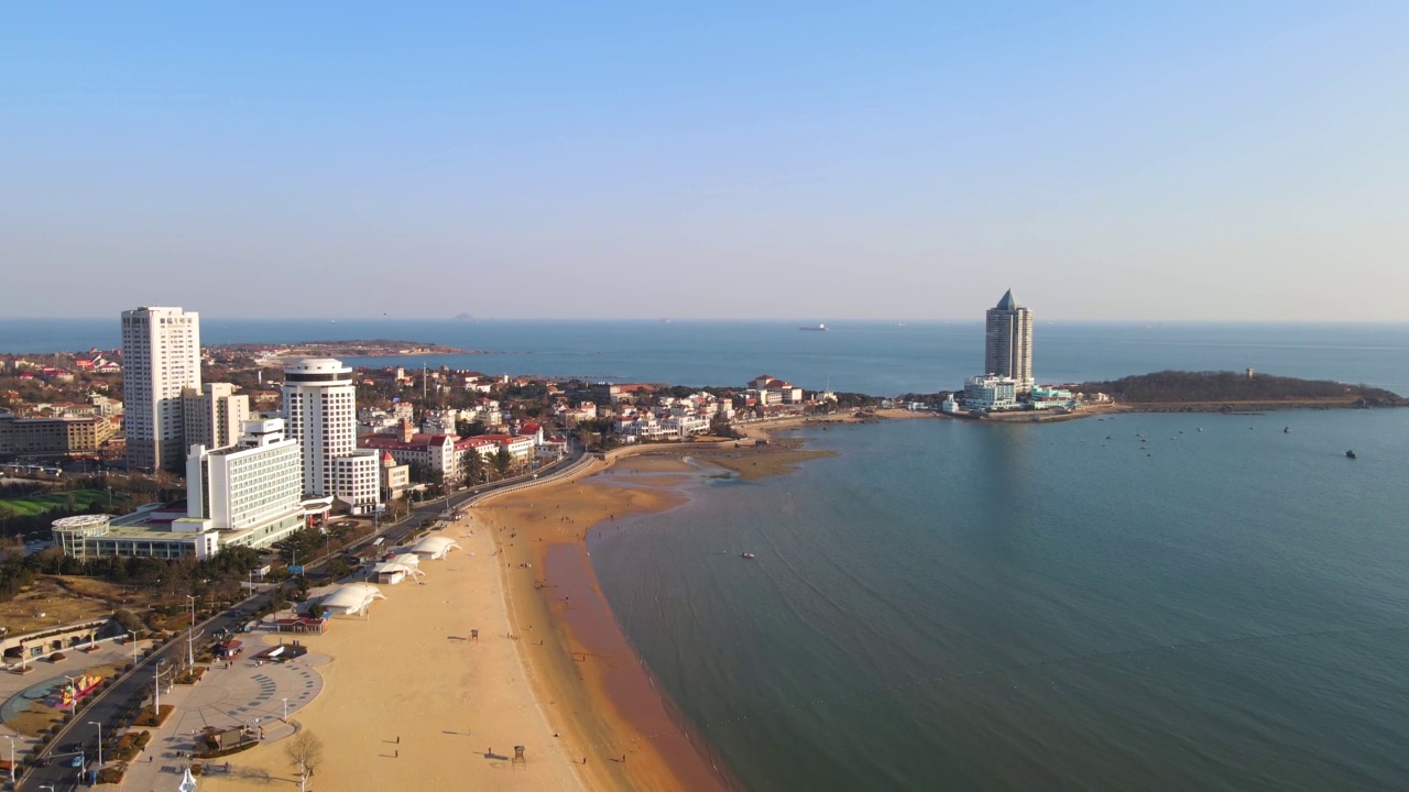 航拍青岛海湾地区建筑景观天际线视频素材