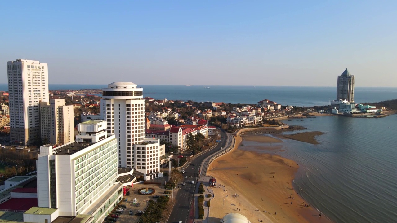 航拍青岛海湾地区建筑景观天际线视频素材