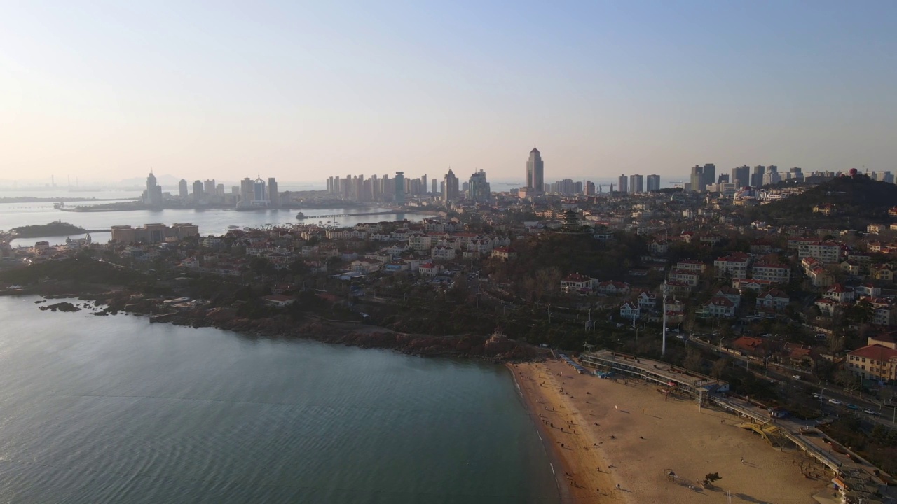 航拍青岛海湾地区建筑景观天际线视频素材