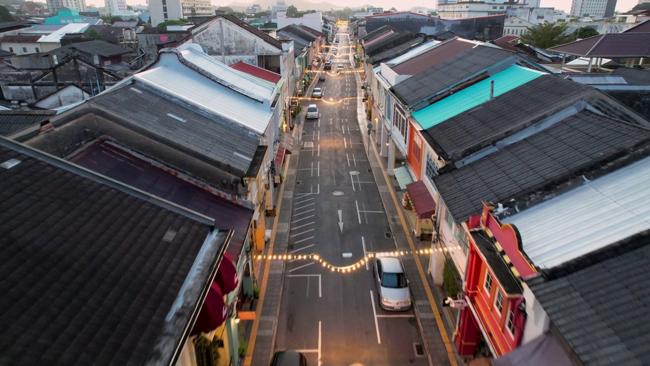 泰国南部普吉岛，普吉岛旧城的无人机照片视频素材