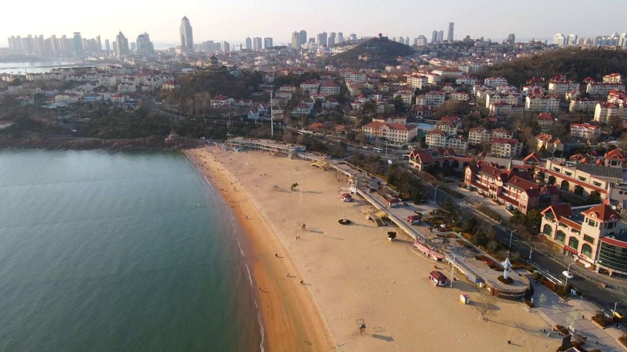 航拍青岛海湾地区建筑景观天际线视频素材