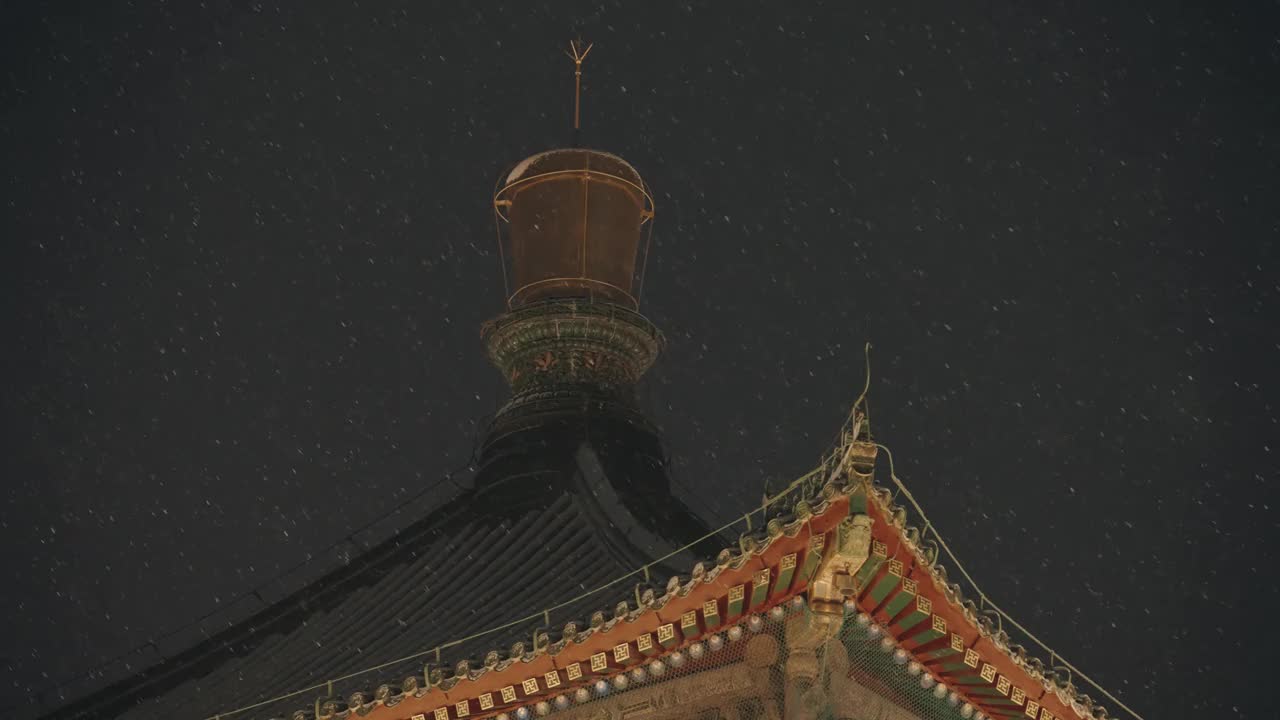 雪夜中的中国古建筑视频素材