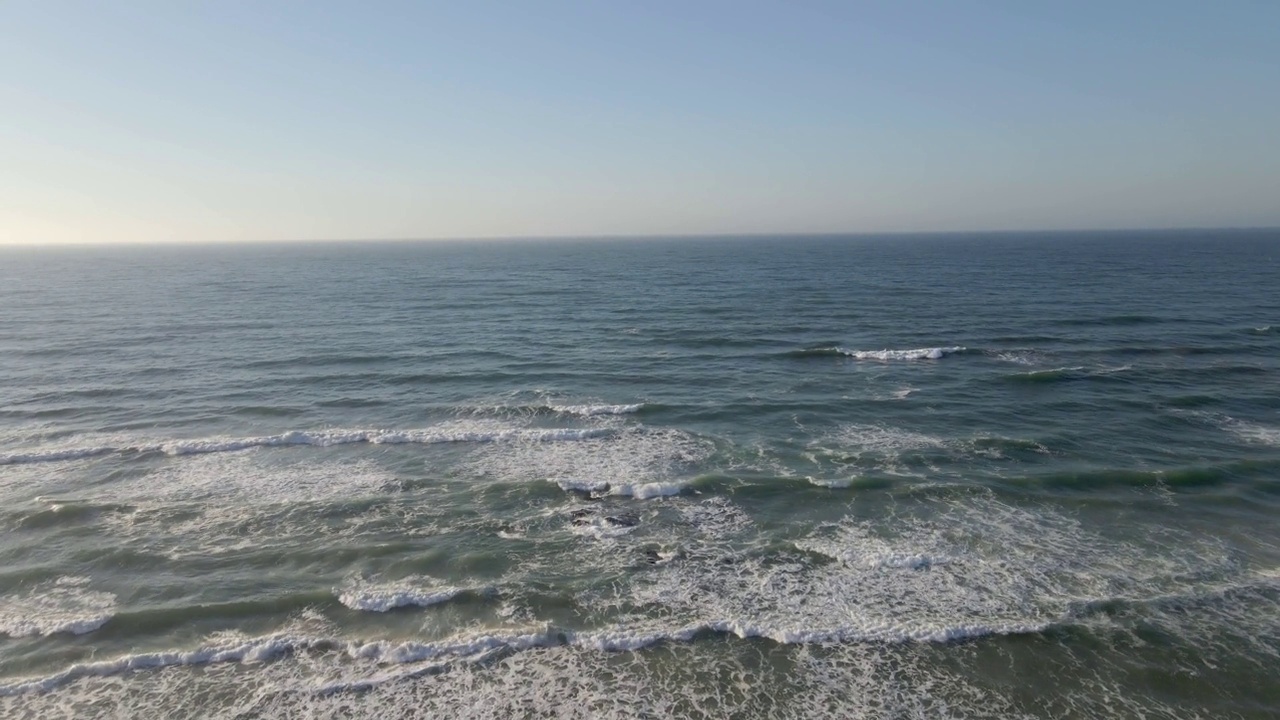 葡萄牙海岸，海浪舒缓视频素材