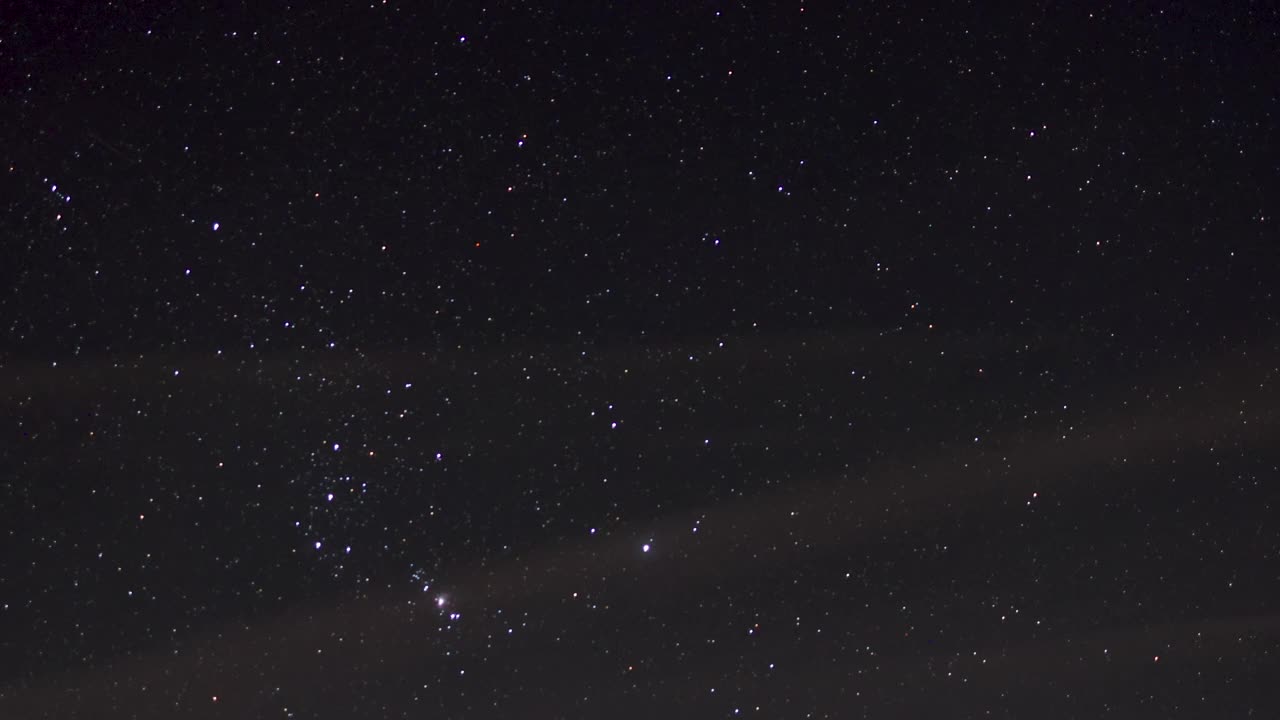 冬季夜空中猎户座升起，时间流逝视频素材