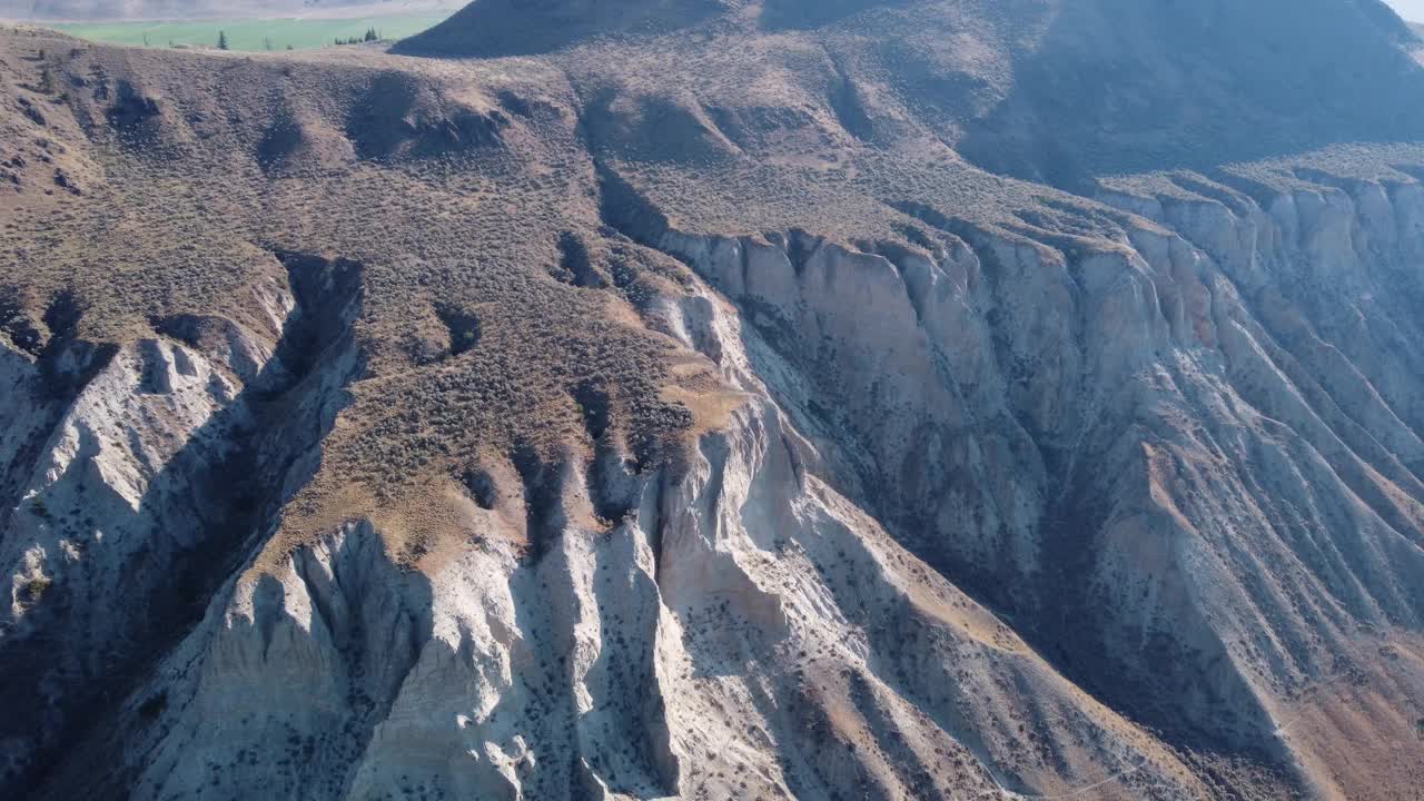 沙漠山丘上的粘土悬崖视频素材