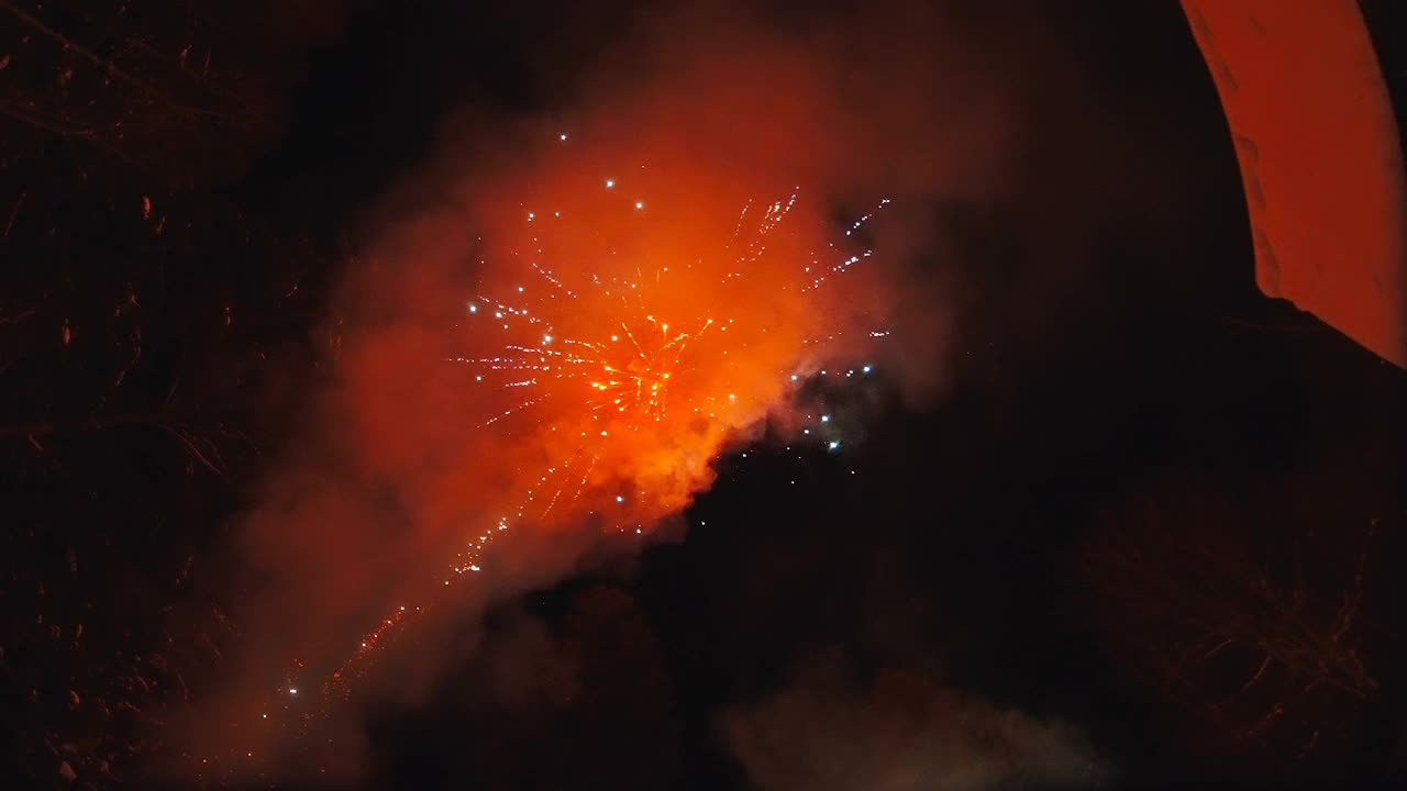 爱沙尼亚夜晚一分钟的烟花表演视频素材