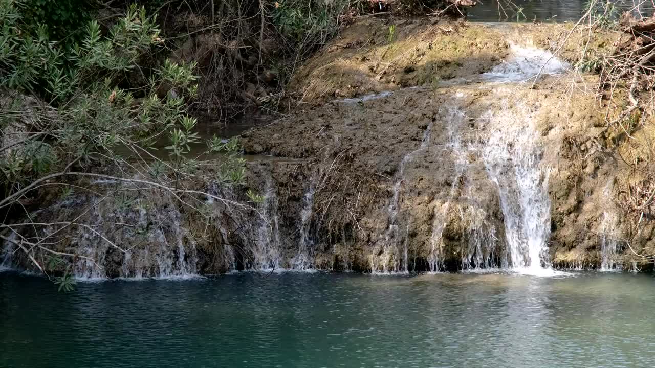 瀑布和池塘视频素材