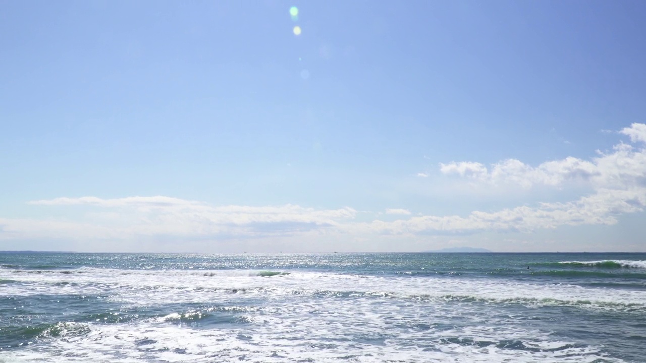 大海和太阳。海浪视频素材