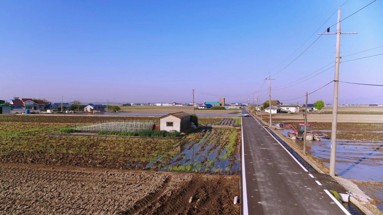 村庄和农田的风景/金济市，全北道，韩国视频素材