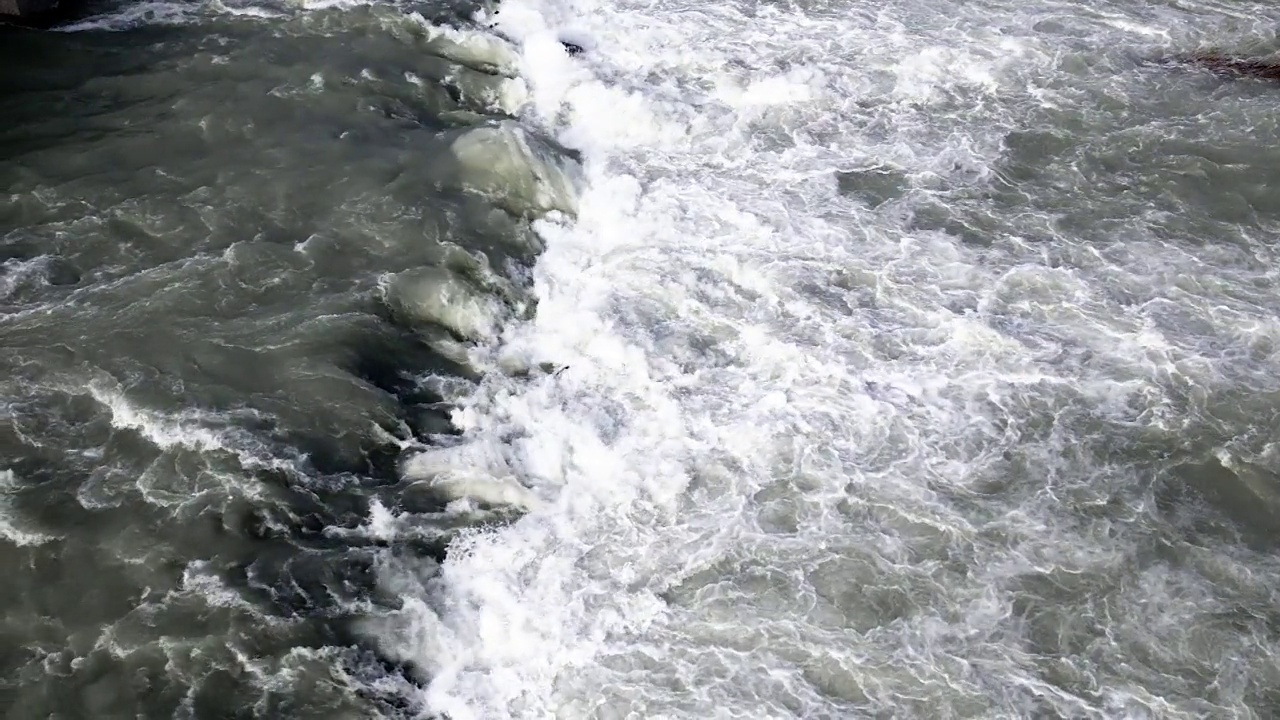 河水湍急视频素材