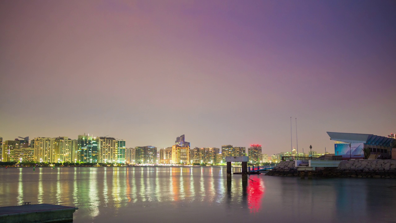 阿布扎比黄昏城市景观海湾全景4k时间间隔的阿联酋视频素材