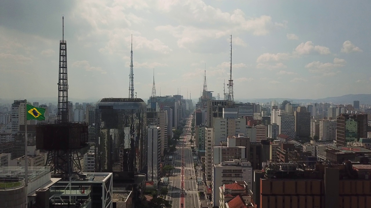 美丽的无人机场景保利斯塔大道，São Paulo的旅游景点视频素材