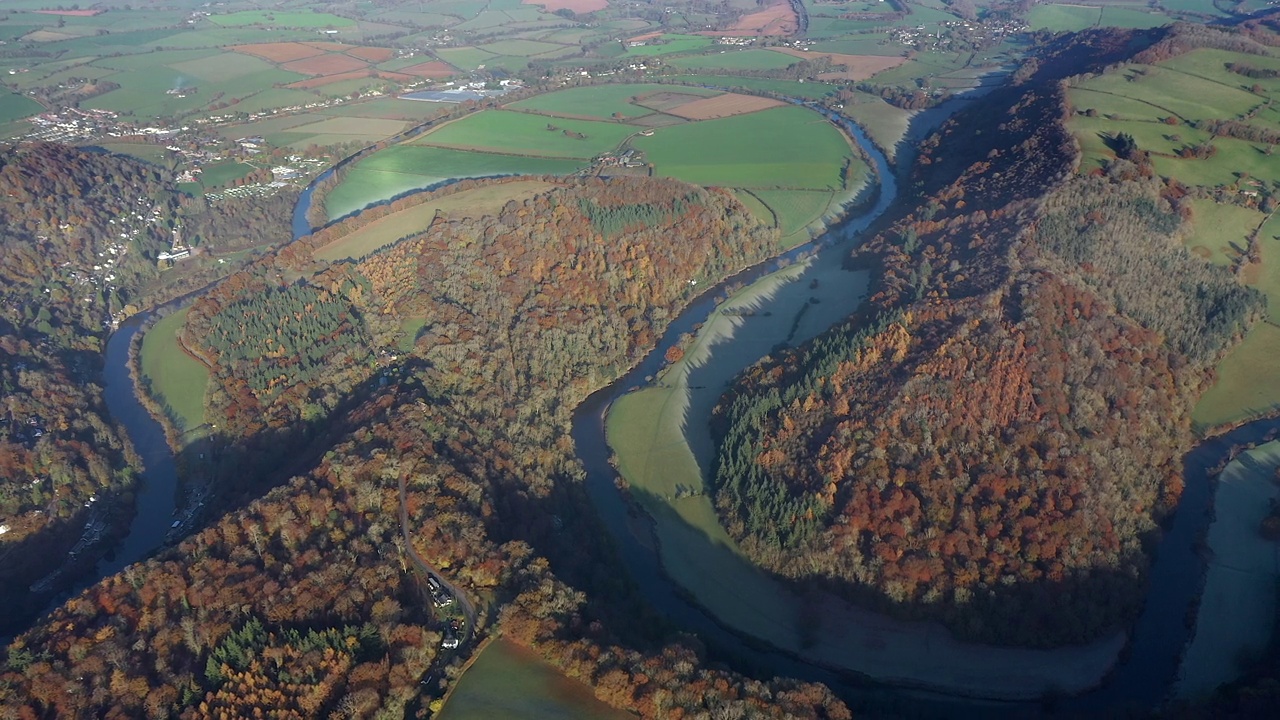 英国格洛斯特郡，Symonds Yat, Dean森林的Wye山谷的鸟瞰图。”视频素材