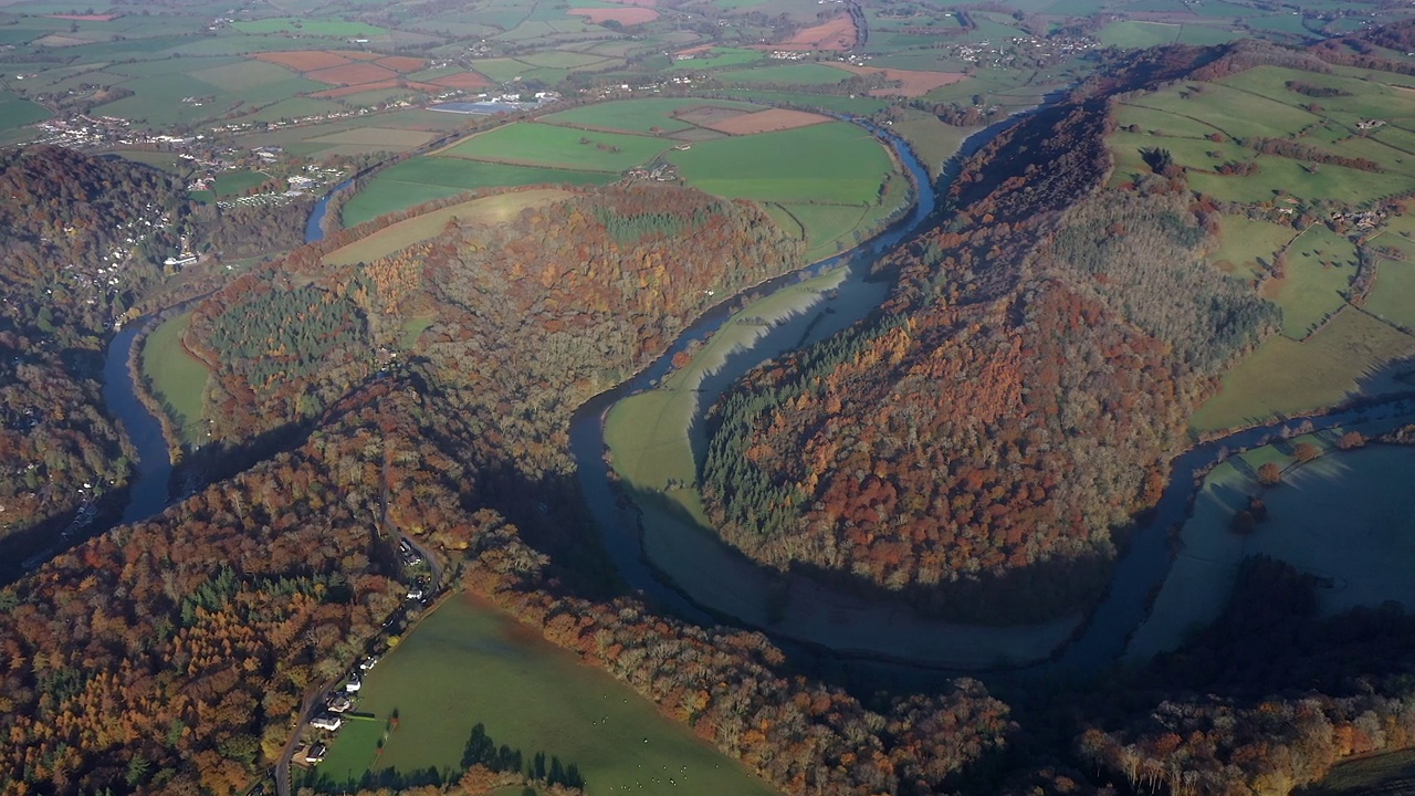 英国格洛斯特郡，Symonds Yat, Dean森林的Wye山谷的鸟瞰图。”视频素材