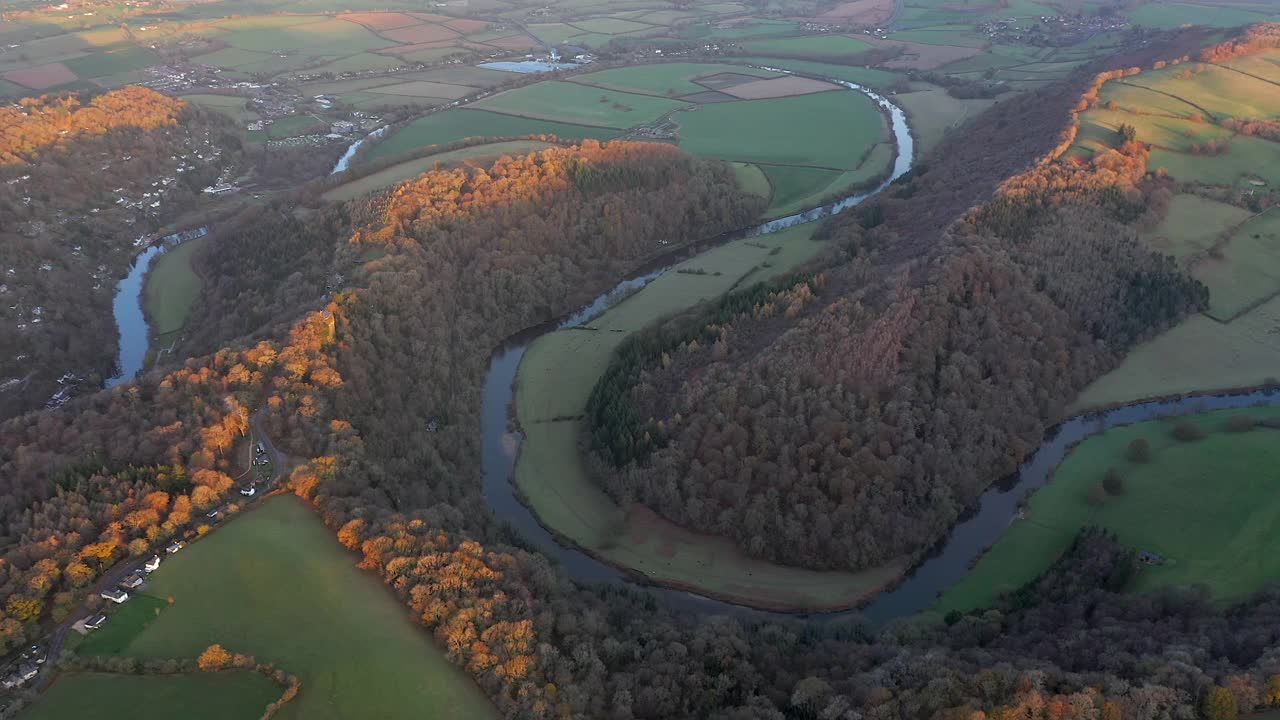 英国格洛斯特郡，Symonds Yat, Dean森林的Wye山谷的鸟瞰图。”视频素材