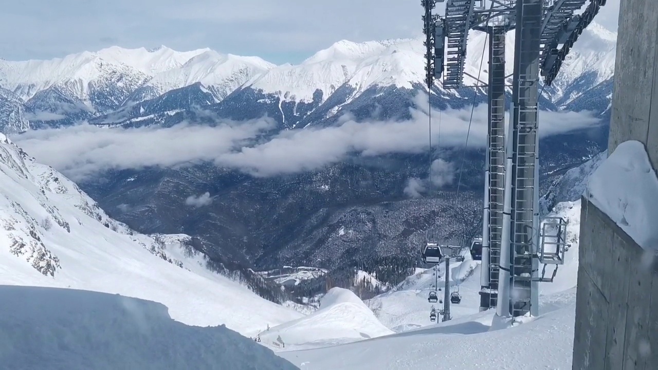 山滑雪胜地。下雪的。冬天的季节。视频素材