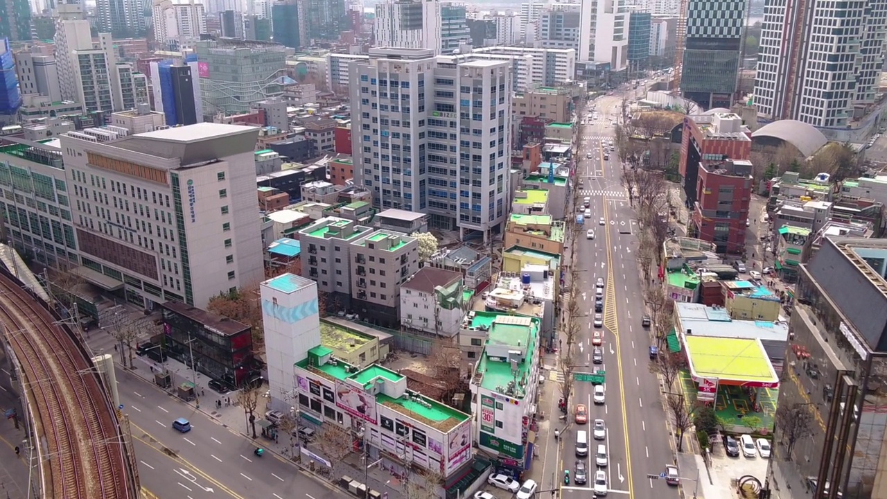 韩国首尔圣水区/城东区市中心的摩天大楼和住宅区视频素材