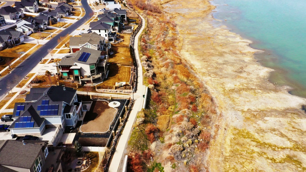 毗邻湖的住宅开发视频素材