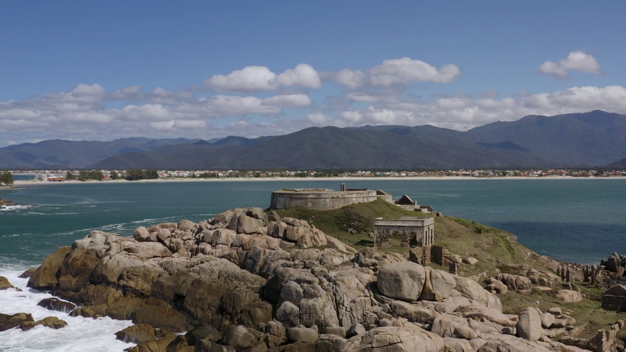 在Florianópolis岛上的无人机视频素材