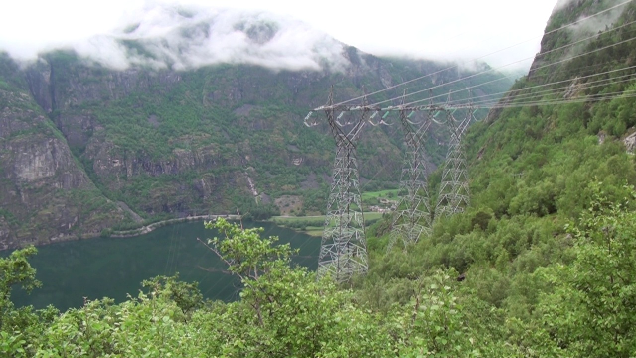 俯瞰挪威卑尔根和Flåm之间的Sognefjord峡湾视频素材